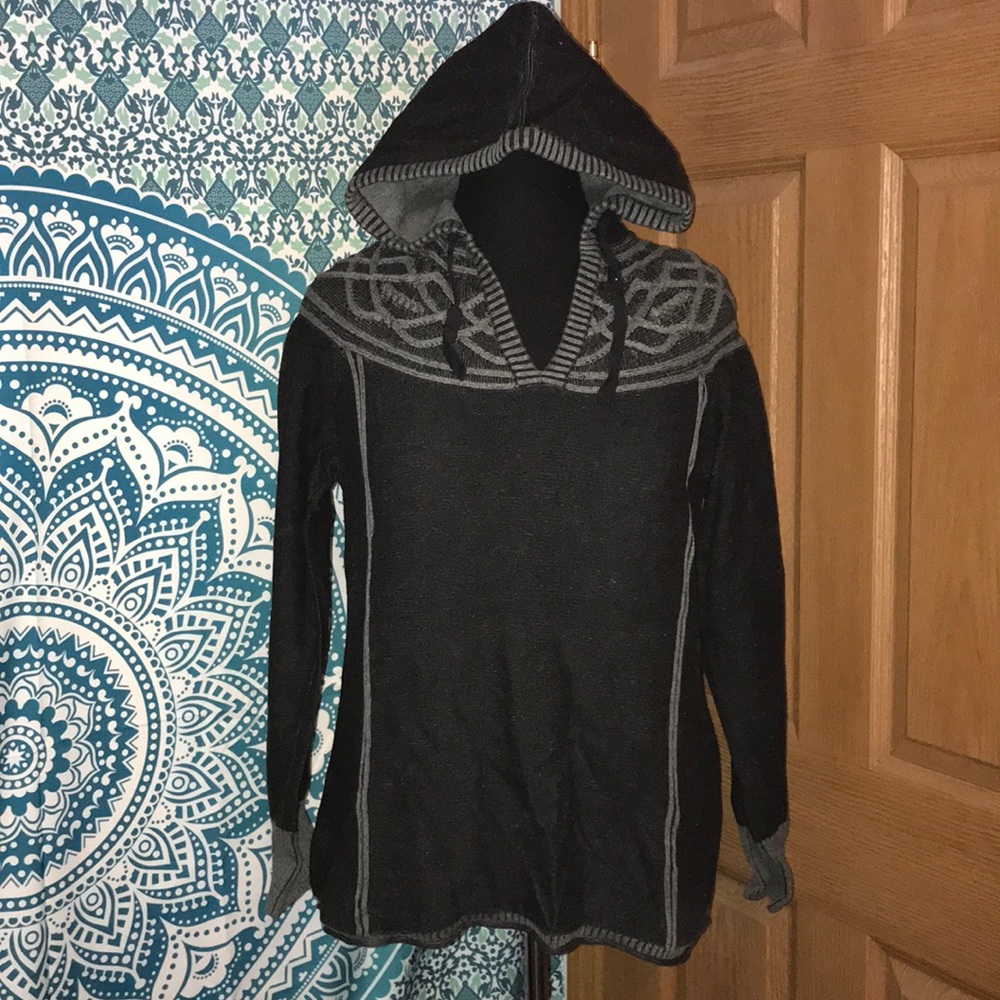 Hooded sweater
